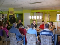 team aan koffietafel klussenweek maart 2015.JPG